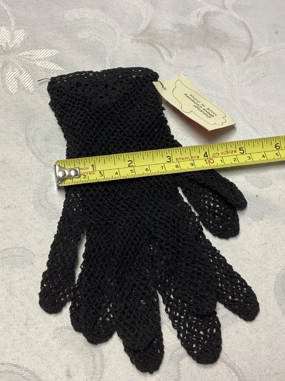 Black fishnet gloves never worn absolutely gorgeous. Detailed
